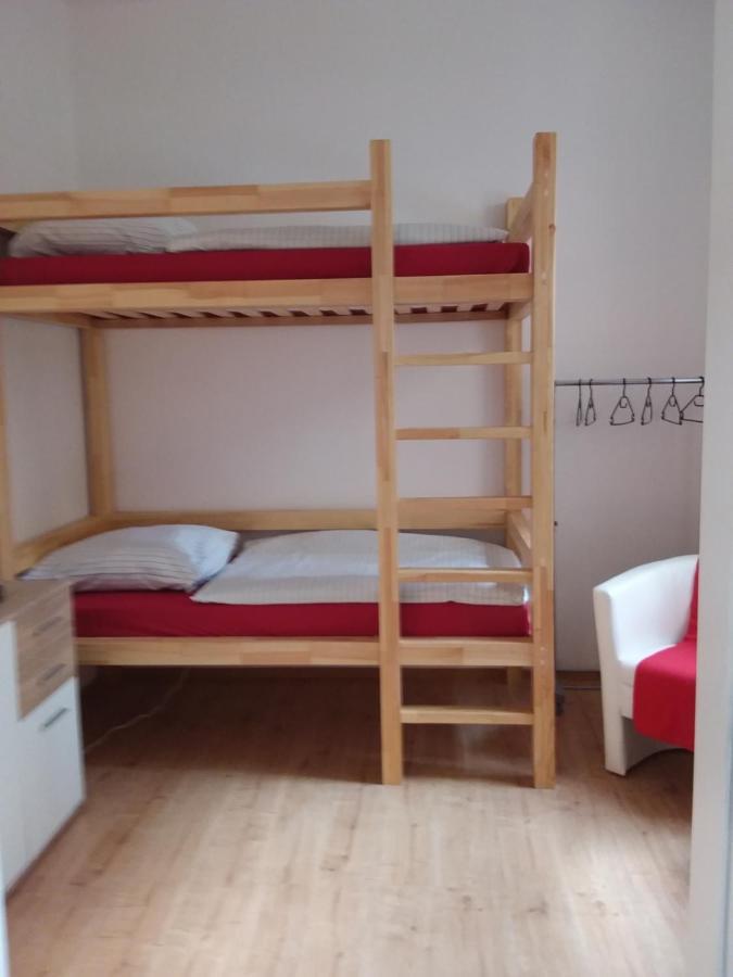 Living In The Box Hostel *