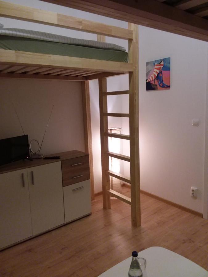 Hostel Living In The Box *
