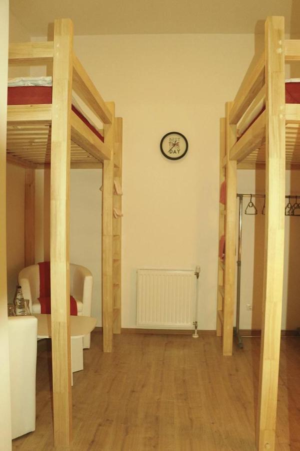 Hostel Living In The Box