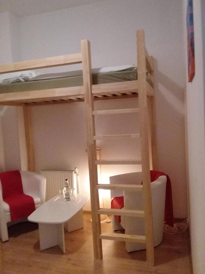 Hostel Living In The Box