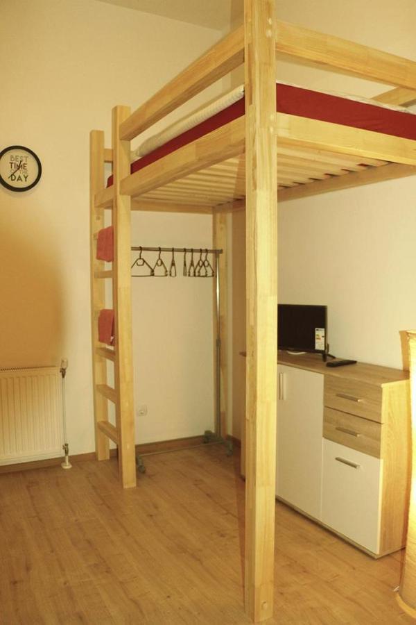 Hostel Living In The Box