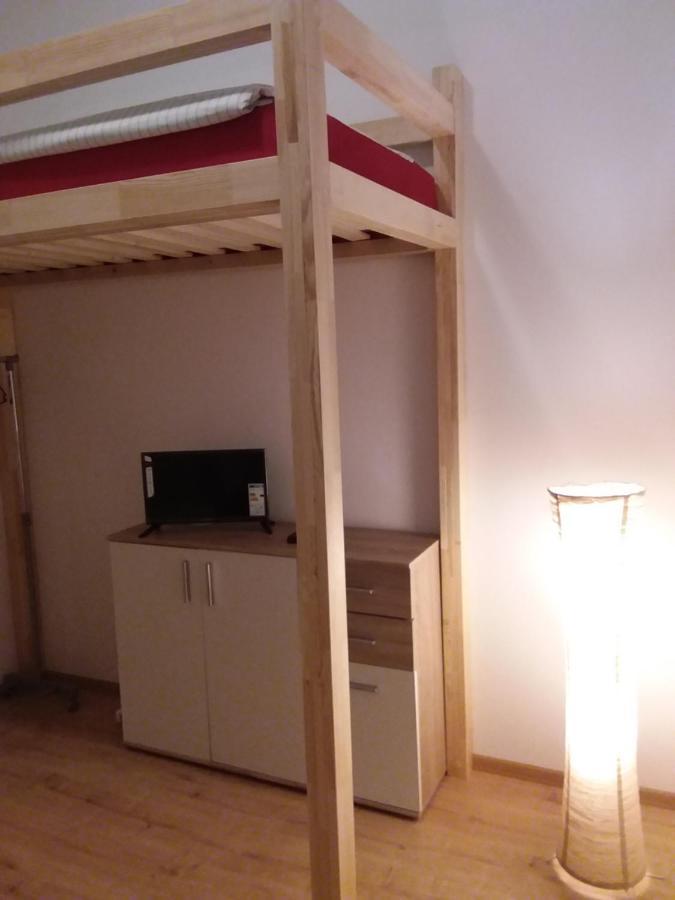 Living In The Box Hostel *